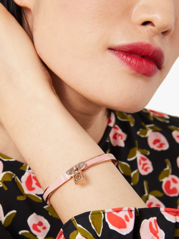 Kate Spade,Lock And Spade Charm Bangle,