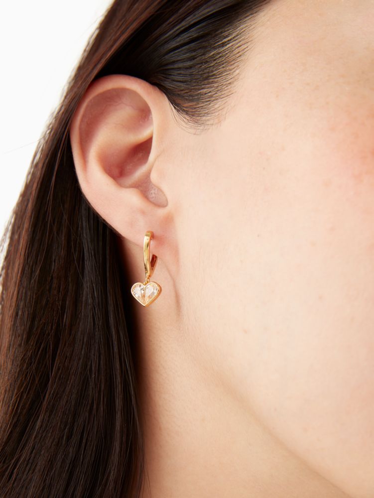 【kate spade】Cute！ソリッドストーンハートハギーピアス K6894 Rock Solid Stone Heart Huggies Earrings | Kate Spade Outlet