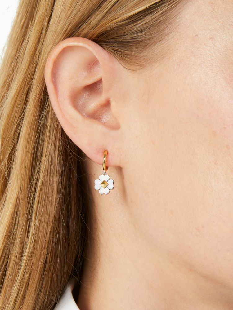 Kate Spade メタルハギーズ Spot The Spade Metal Huggies | Kate Spade Outlet