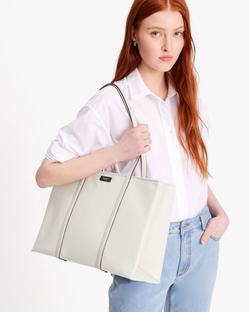 Sam Icon Leather Medium Shoulder Bag