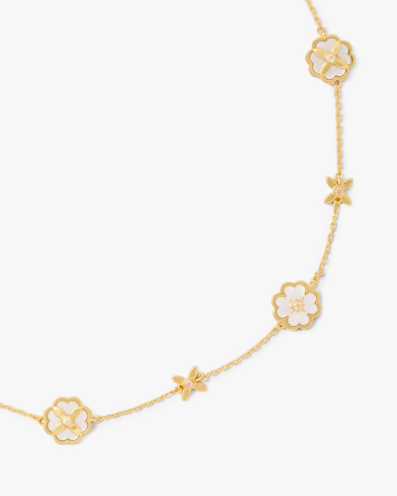 kate spade new york Heritage Bloom Cubic Zirconia & Mother of Pearl Flower  Collar Necklace in Gold Tone, 16-19