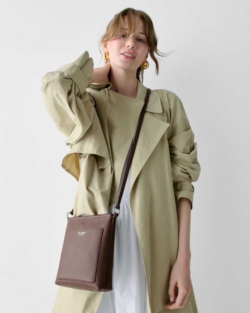 Kate Spade,Ava Small Swingpack,Leather,Crossbody,Logo,Word Embellishment,Adjustable,Casual,