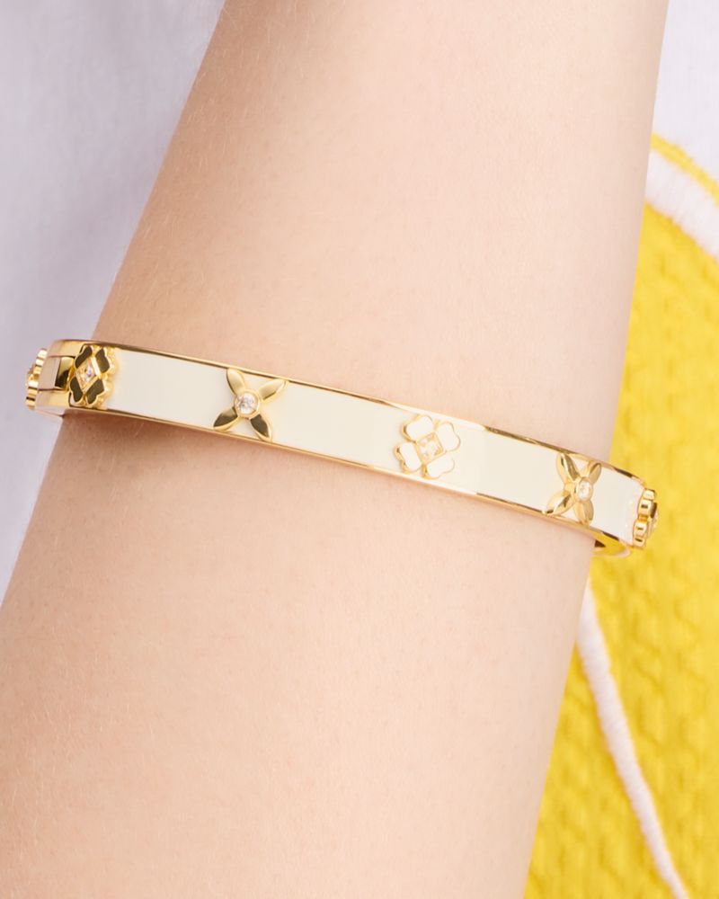 Kate Spade,Heritage Bloom Hinged Bangle,Enamel,Floral Embellishment,Logo,Rhinestones,Gold Metal,White Gold,Day Party,Cream