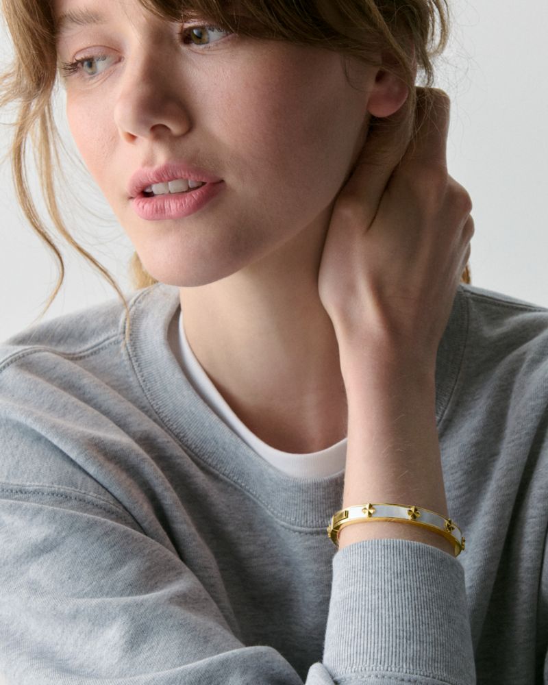 Kate Spade,Spade Flower Hinged Bangle - Small,