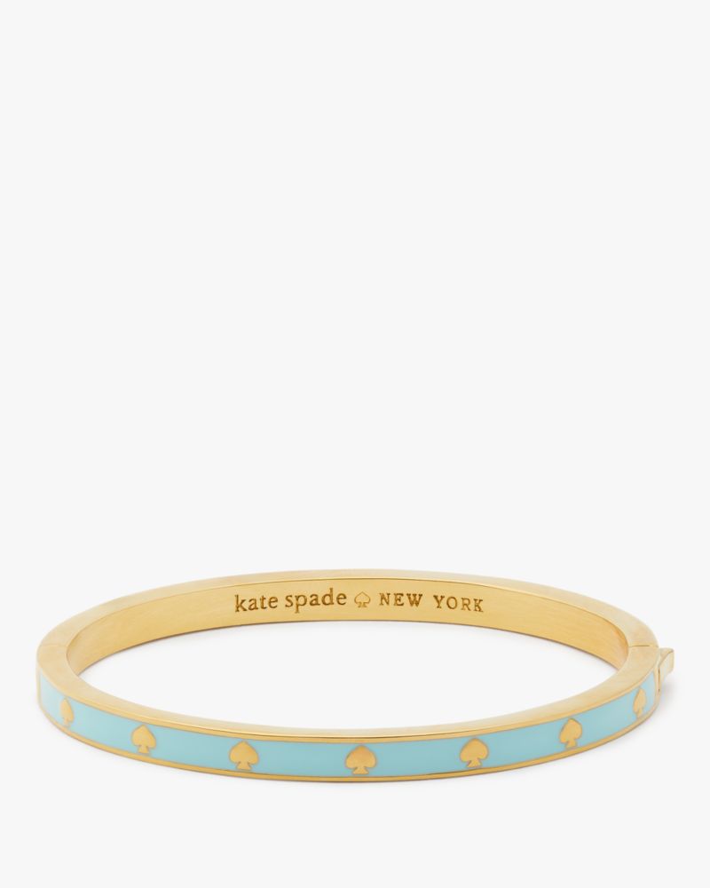 Kate Spade Spot The Spade Armreif mit Scharnierverschluss aus Emaille