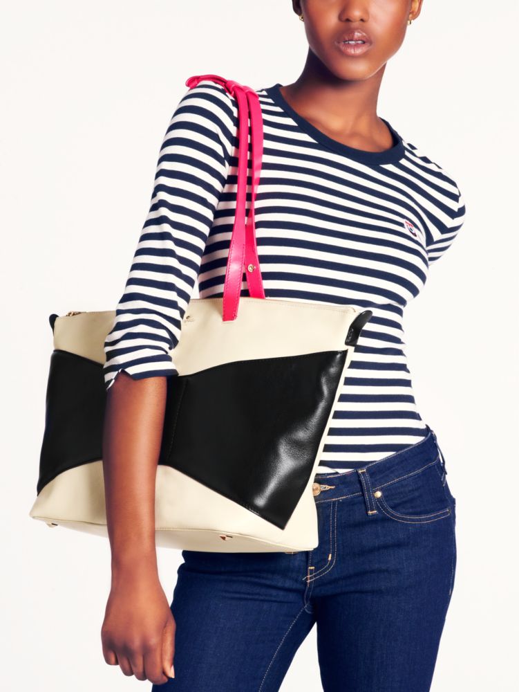 Willow Place Hollyanne, , Product