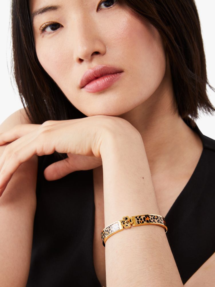 Kate Spade,Heritage Spade Flower Hinged Bangle,