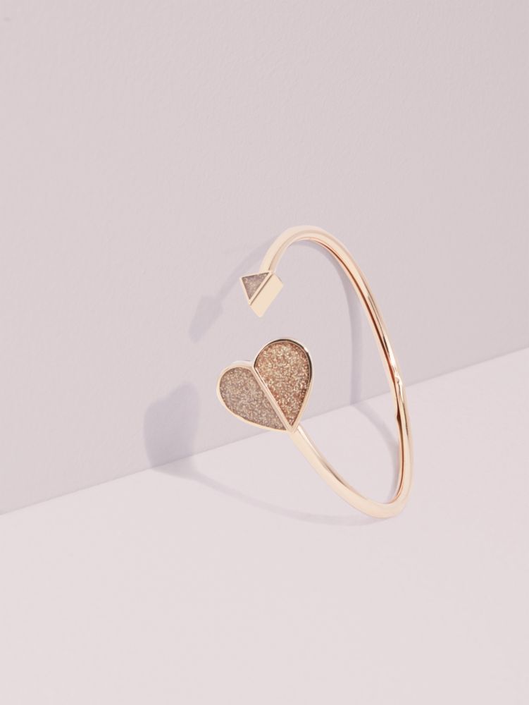 【人気】Kate Spade Heritage Spade Flex Cuff ブレスレット Heritage Spade Glitter Spade Flex Cuff | Kate Spade GB